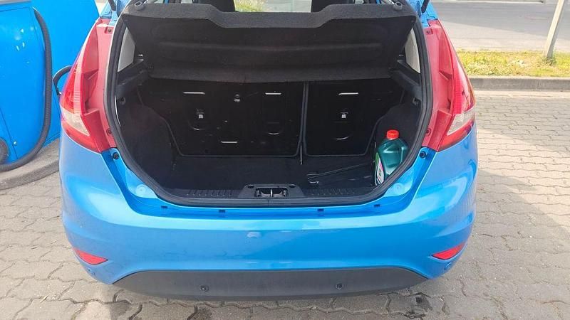 Gebraucht Ford Fiesta Titanium 95 PS (69 kW) 2011 Blau Limousine