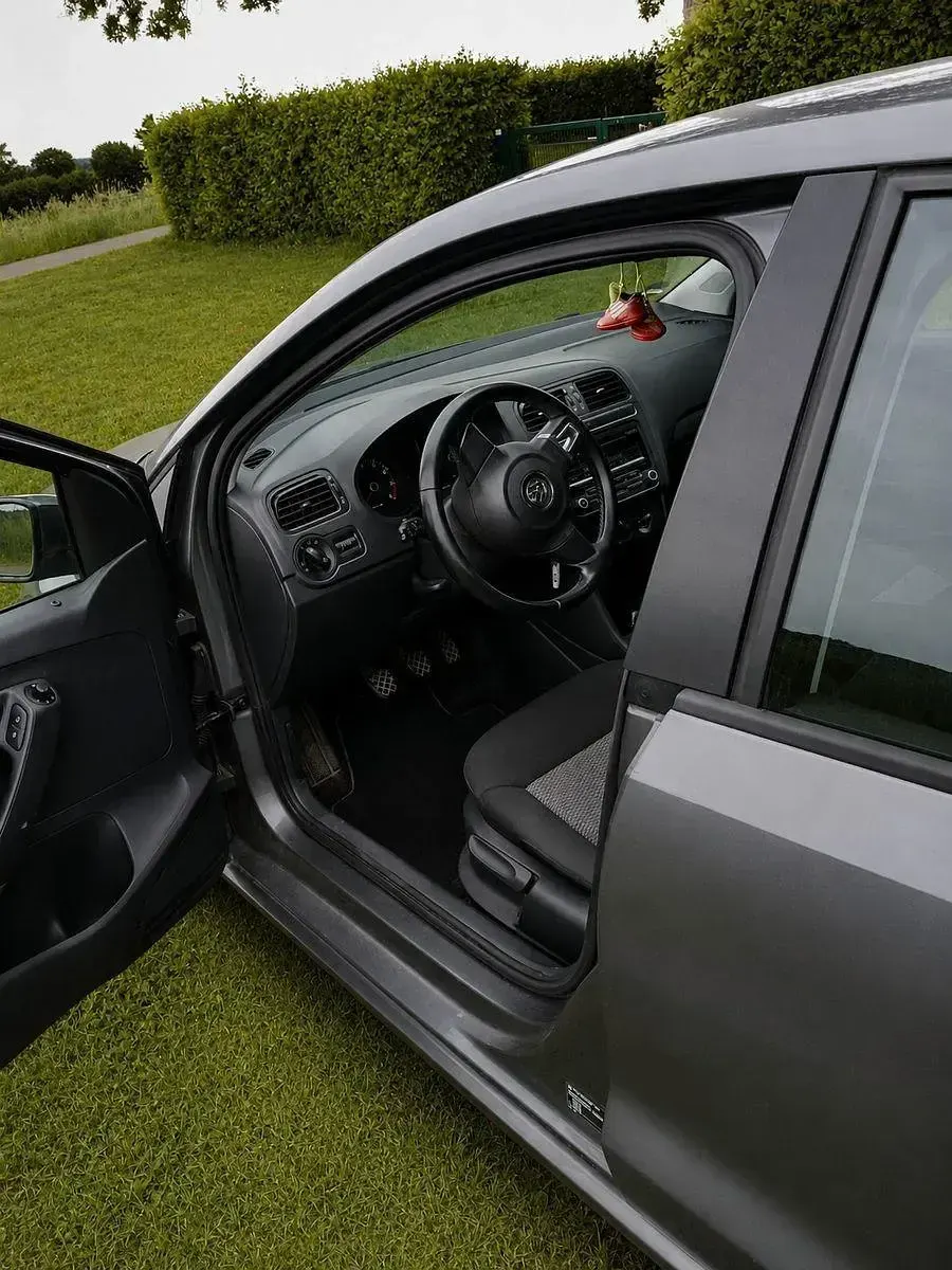 Używany VW Polo 90 KM (66 kW) 2012 Szary Hatchback