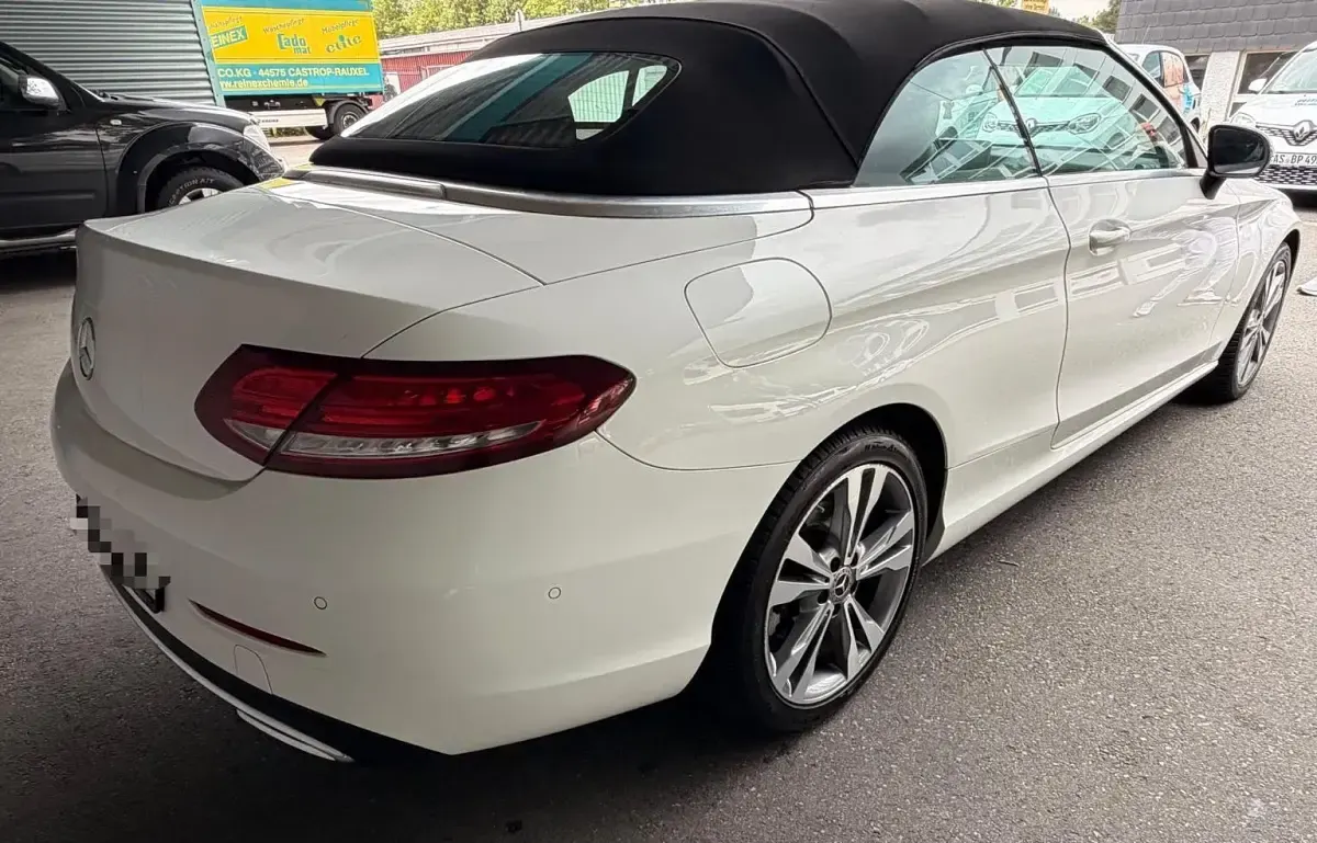Gebraucht Mercedes C180 156 PS (114 kW) 2018 Weiß Cabrio