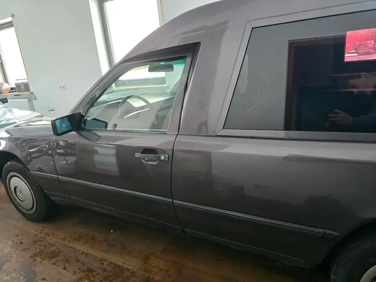 Gebraucht Mercedes E230 132 PS (97 kW) 1987 Kombi