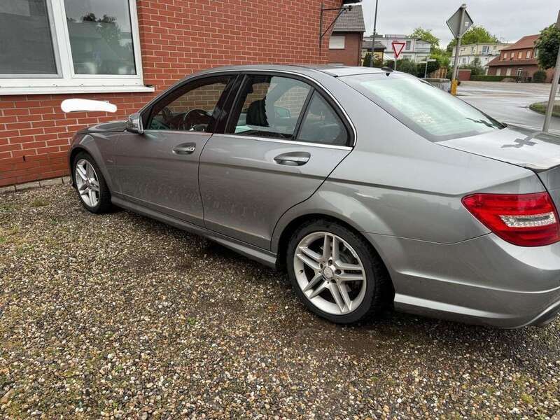 Gebraucht 2011 Mercedes C200 Avantgarde Limousine | 9.000 € (Etwas zu teuer) - Bild 1/4
