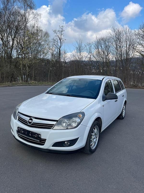 Gebraucht Opel Astra 90 PS (66 kW) 2010 Weiß Kombi