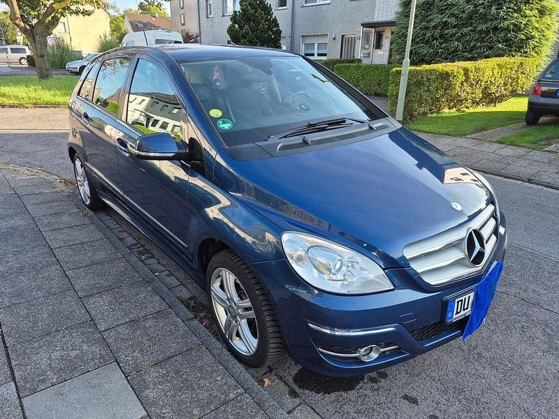 Blau Gebraucht 2008 Mercedes B200 Van / Kleinbus | 3.500 € (Guter Preis) - Bild 1/4