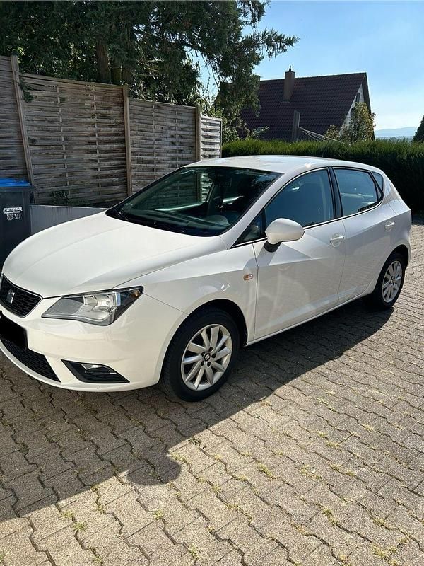 Weiß Gebraucht 2015 Seat Ibiza Sun Kleinwagen | 8.500 € (Etwas zu teuer) - Bild 1/4