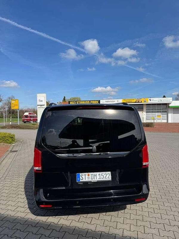 Gebraucht Mercedes V300 Avantgarde Edition 239 PS (175 kW) 2021 Schwarz Van / Kleinbus