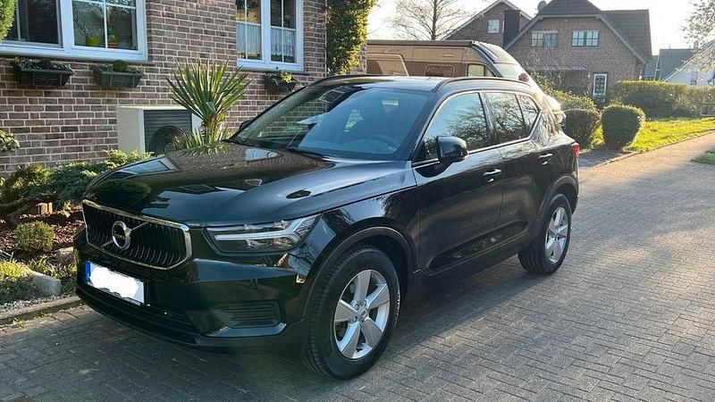 Schwarz Gebraucht 2021 Volvo XC40 Momentum SUV | 20.999 € (Guter Preis) - Bild 1/4
