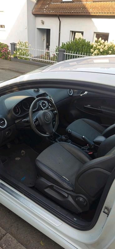 Weiß Gebraucht 2009 Opel Corsa Kleinwagen | 1.499 € (Guter Preis) - Bild 1/4