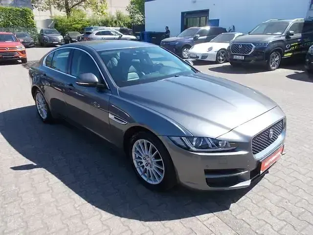Gebraucht Jaguar XE Prestige 179 PS (131 kW) 2017 Grau Limousine
