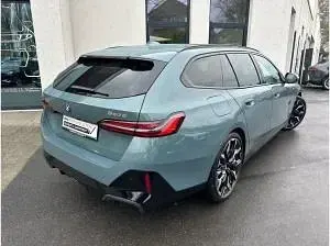 Gebraucht BMW 550 313 PS (230 kW) 2025 Grün (cape york grün metallic) Kombi