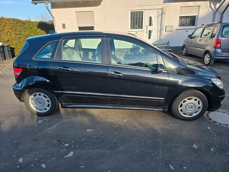 Gebraucht Mercedes B150 95 PS (69 kW) 2007 Schwarz Van / Kleinbus
