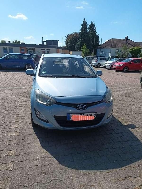 Blau Gebraucht 2013 Hyundai i20 Trend Limousine | 3.720 € (Fairer Preis) - Bild 1/4