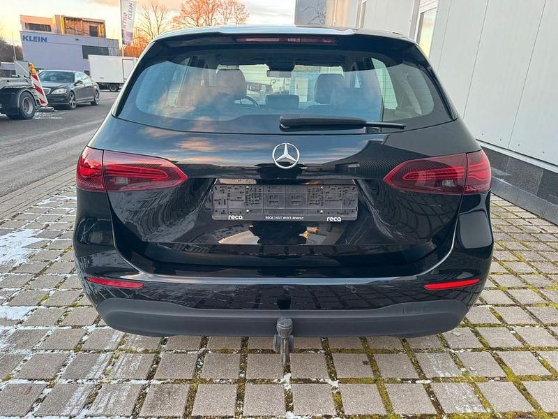 Gebraucht Mercedes B180 116 PS (85 kW) 2023 Schwarz Van / Kleinbus