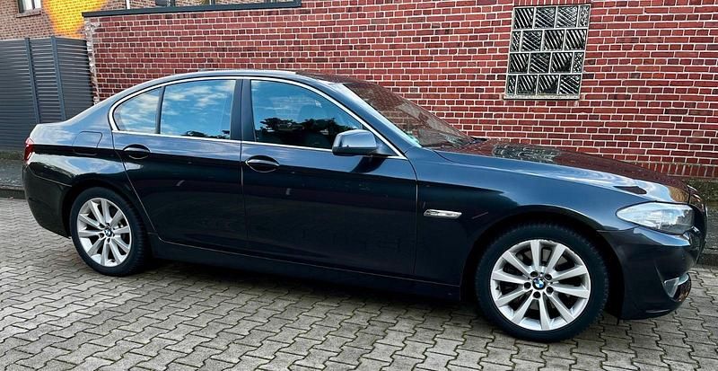 Schwarz Gebraucht 2010 BMW 528 Limousine | 11.900 € (Fairer Preis) - Bild 1/4