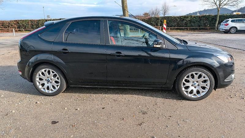 Gebraucht Ford Focus 116 PS (85 kW) 2009 Schwarz Kleinwagen