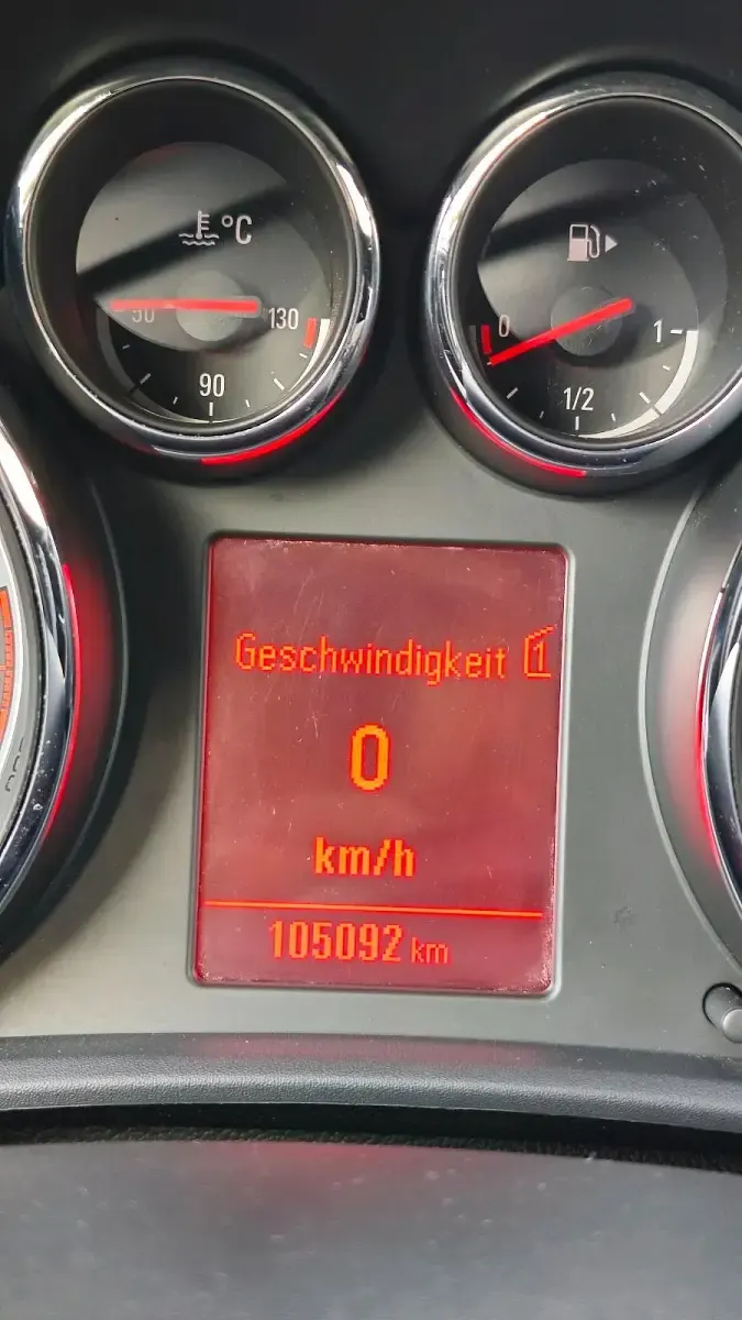 Używany Opel Astra Design Edition 120 KM (88 kW) 2011 Srebrny Sedan/Limuzyna