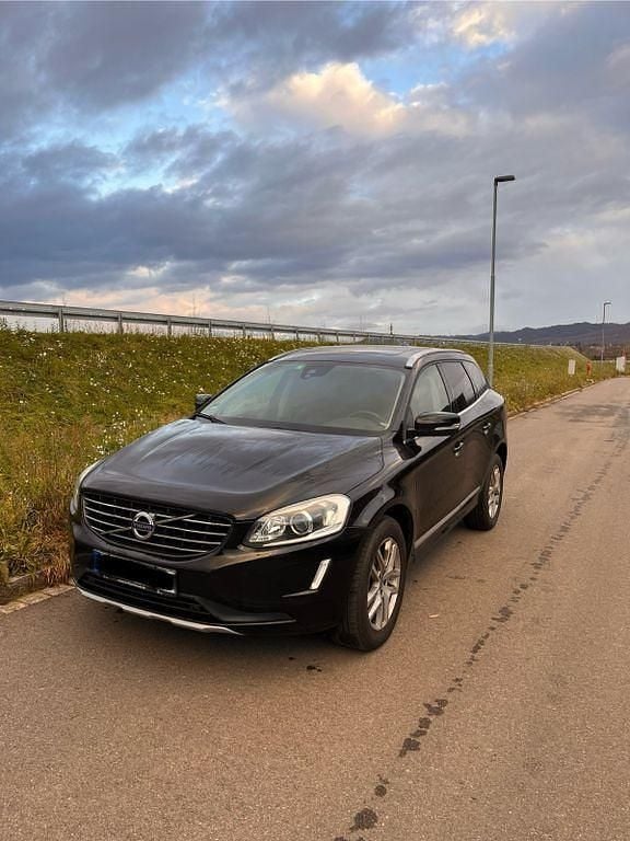 Schwarz Gebraucht 2016 Volvo XC60 Summum SUV | 19.500 € (Etwas zu teuer) - Bild 1/4