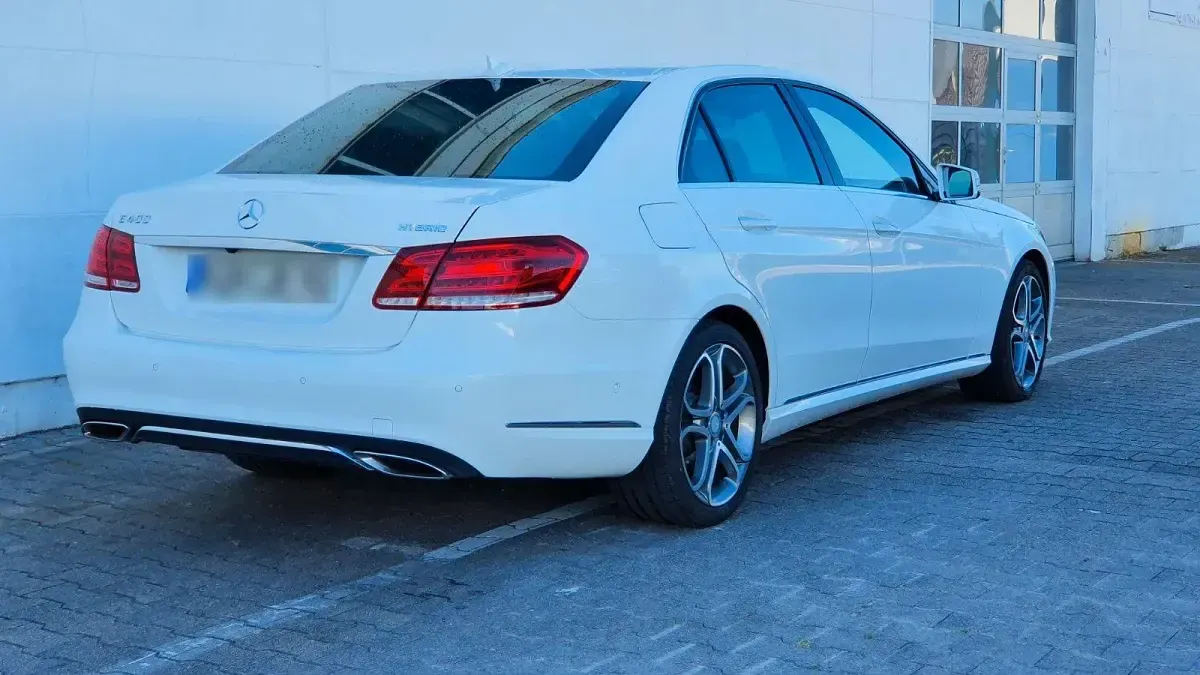 Gebraucht Mercedes E400 Avantgarde 333 PS (244 kW) 2013 Weiß Limousine