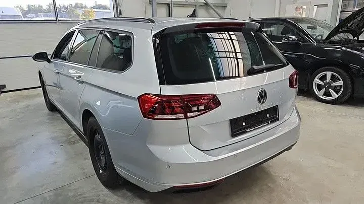 Gebraucht VW Passat Conceptline 150 PS (110 kW) 2023 Gelb Kombi