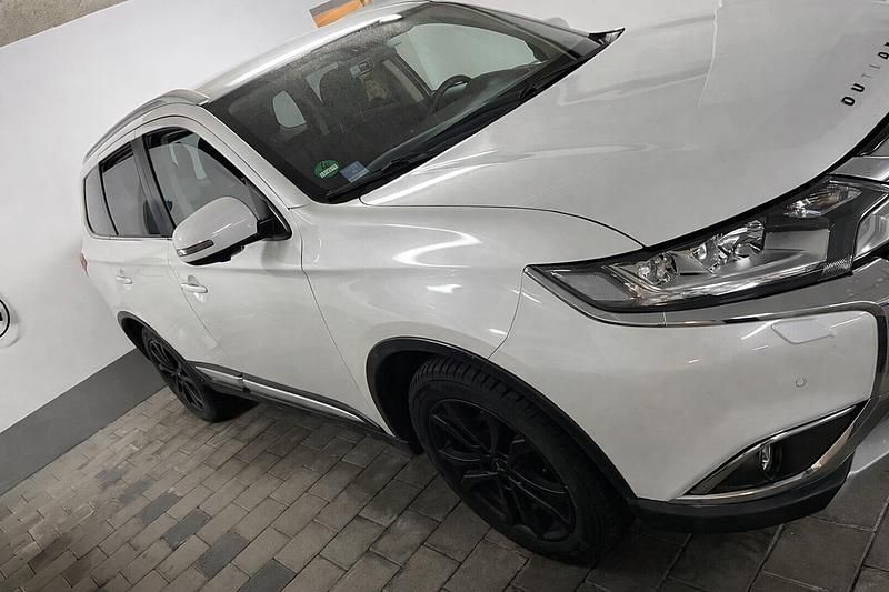 Gebraucht Mitsubishi Outlander 150 PS (110 kW) 2017 Weiß SUV