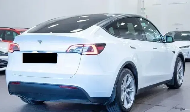 Usata Tesla Model Y RWD 255 kW (347 CV) 2023 Bianco SUV