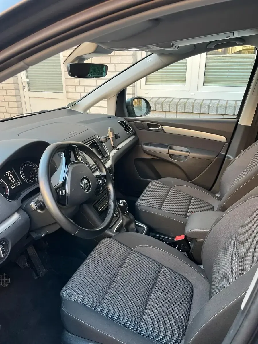 Gebraucht VW Sharan Comfortline 150 PS (110 kW) 2022 Grau Van / Kleinbus