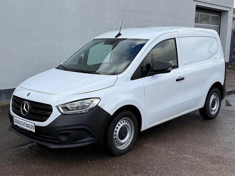 Weiß Gebraucht 2023 Mercedes Citan 112 Van / Kleinbus | 19.980 € (Guter Preis) - Bild 1/4