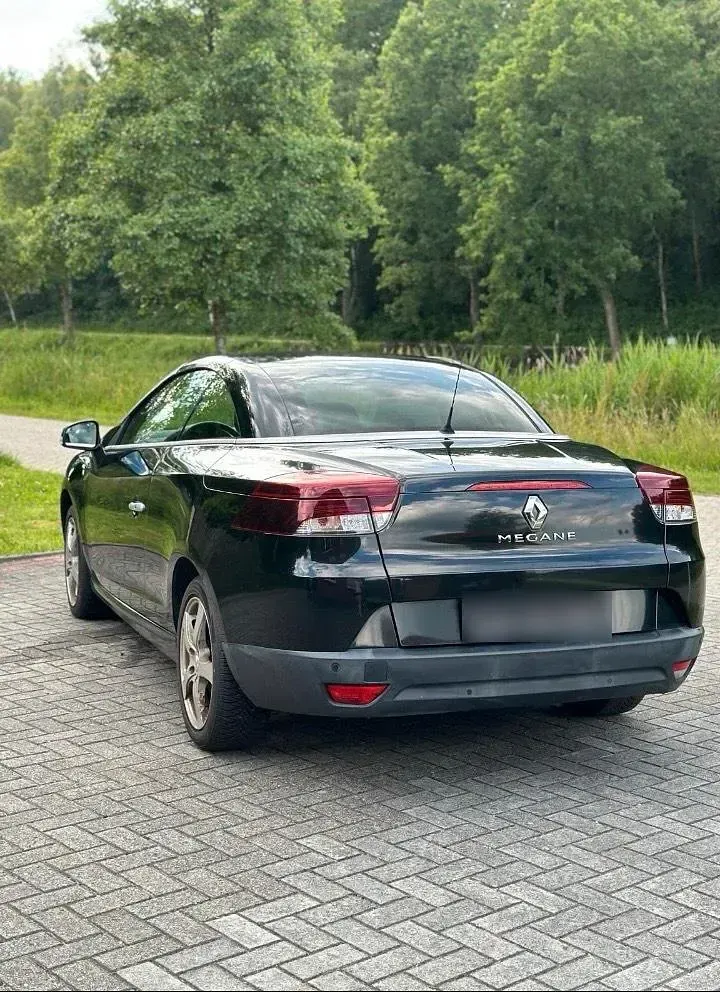 Gebraucht Renault Mégane Cabriolet Dynamique 110 PS (80 kW) 2011 Schwarz Cabrio