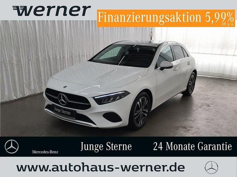 Polarweiß Gebraucht 2023 Mercedes A200 Advanced Limousine | 27.272 € (Fairer Preis) - Bild 1/4