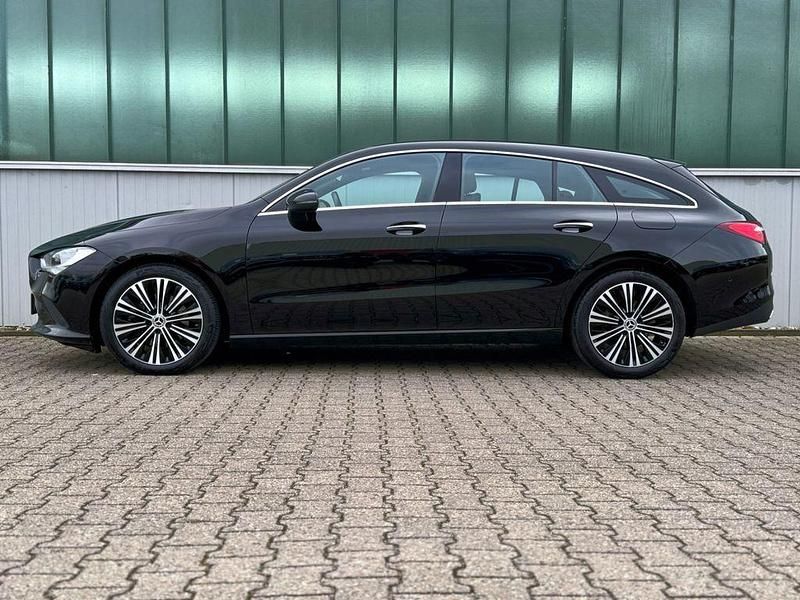 Gebraucht Mercedes CLA220 Progressive 190 PS (139 kW) 2023 Schwarz Limousine