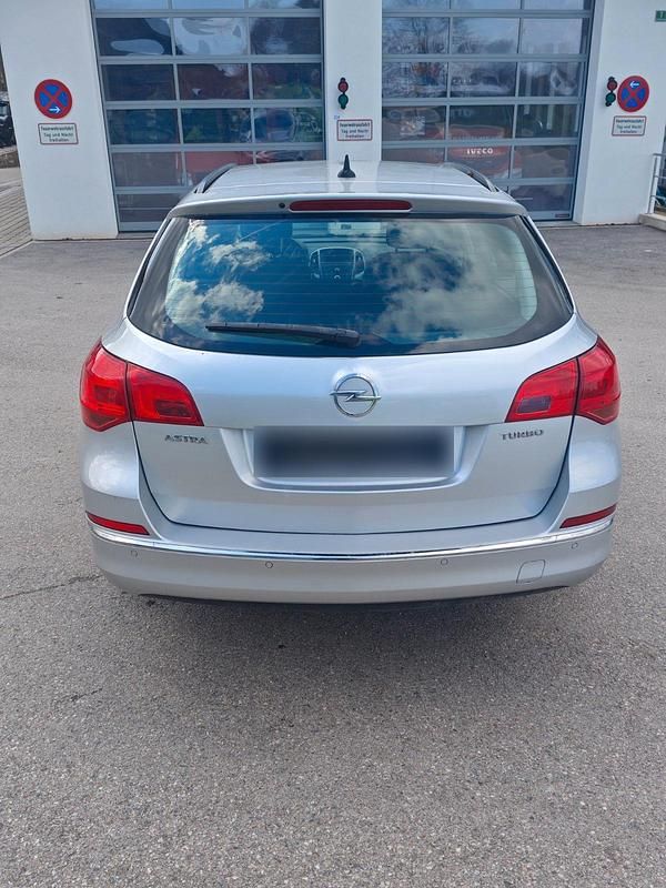 Second-hand Opel Astra 140 CP (102 kW) 2014 Argintiu Break