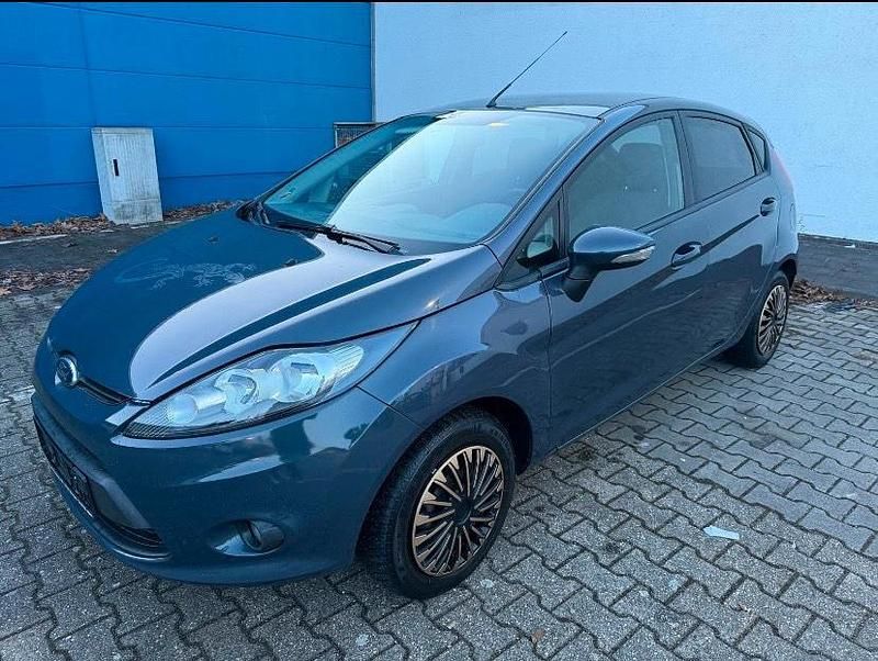 Gebraucht Ford Fiesta 82 PS (60 kW) 2011 Grau Kleinwagen