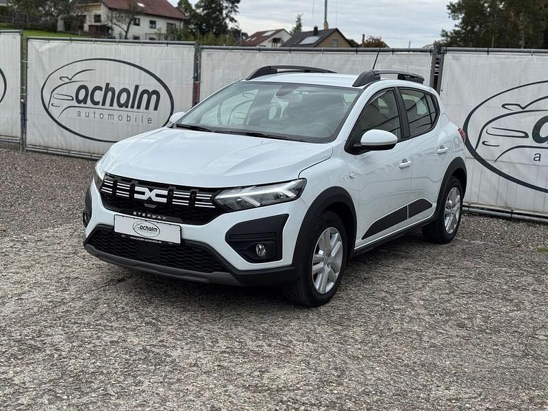 Weiß Gebraucht 2024 Dacia Sandero Expression Kleinwagen | 15.900 € (Superpreis) - Bild 1/4
