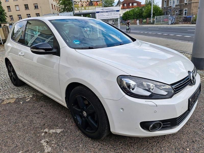 Weiß Gebraucht 2011 VW Golf VI Team Limousine | 5.499 € (Guter Preis) - Bild 1/4