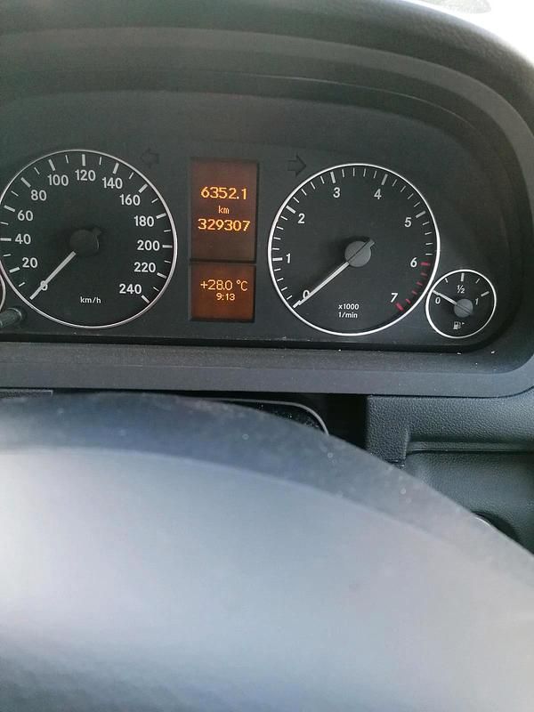 Gebraucht Mercedes A160 95 PS (69 kW) 2010 Schwarz Kleinwagen