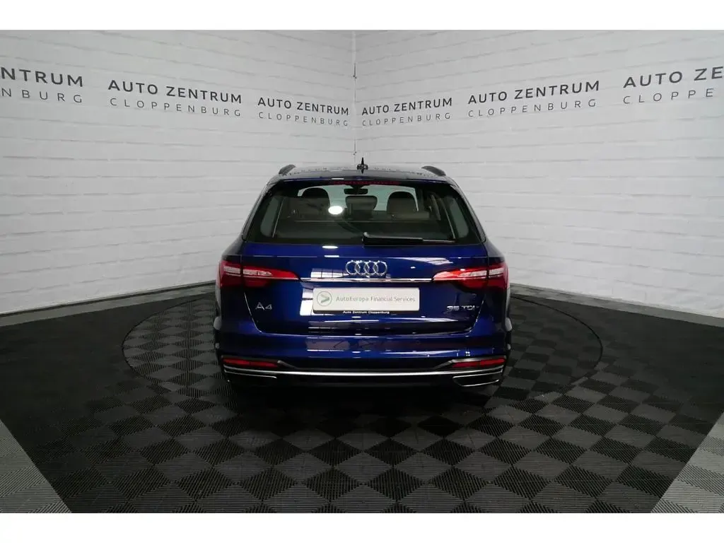 Gebraucht Audi A4 Advanced 163 PS (119 kW) 2022 Blau Limousine