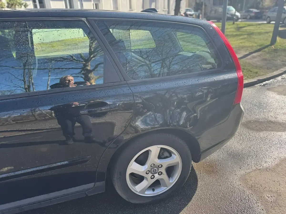 Second-hand Volvo V50 109 CP (80 kW) 2011 Negru Break