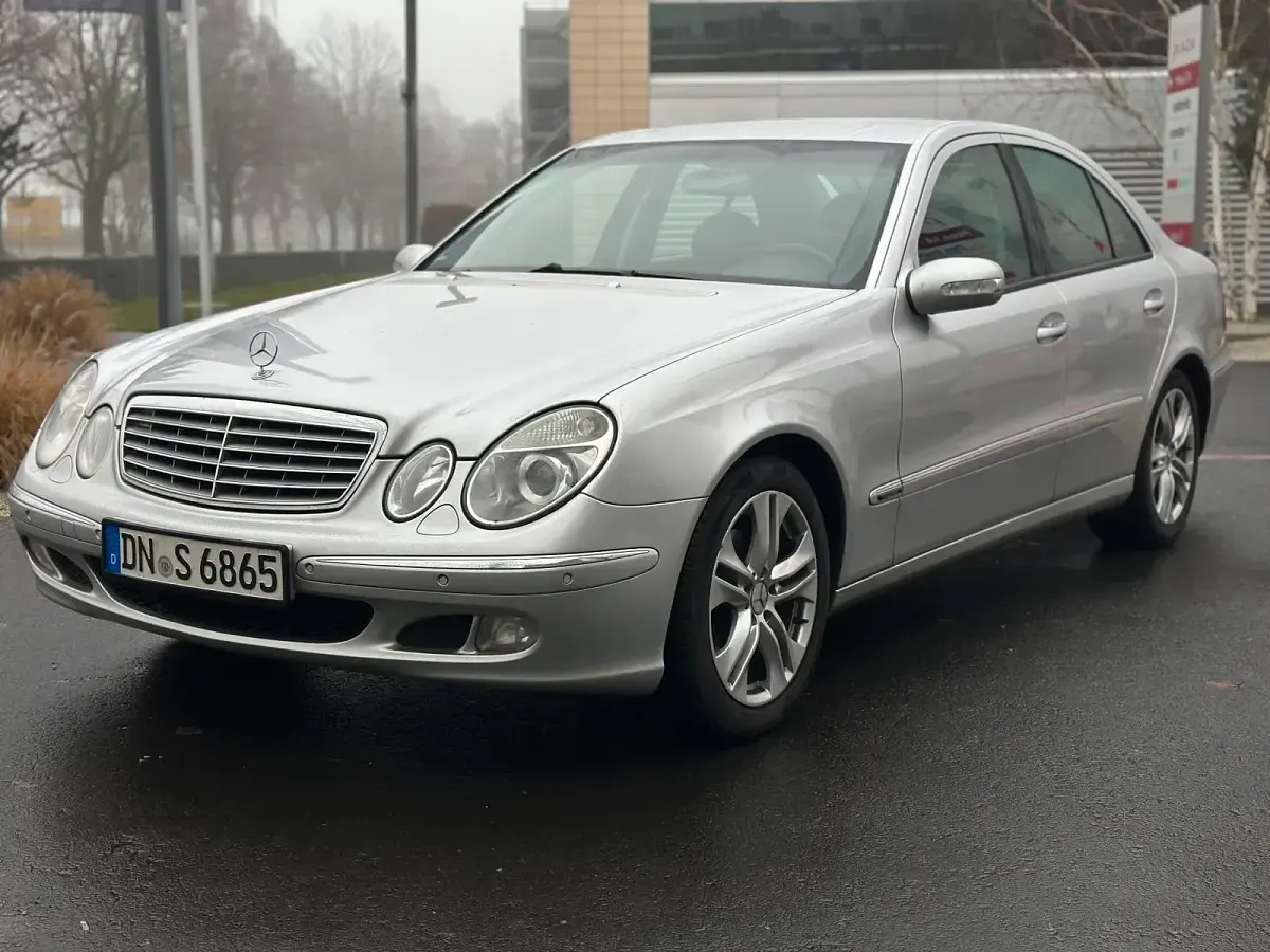 Gebraucht Mercedes E240 177 PS (130 kW) 2002 Silber Limousine