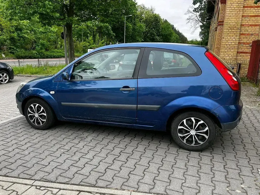 Używany Ford Fiesta 75 KM (55 kW) 2007 Niebieski Hatchback
