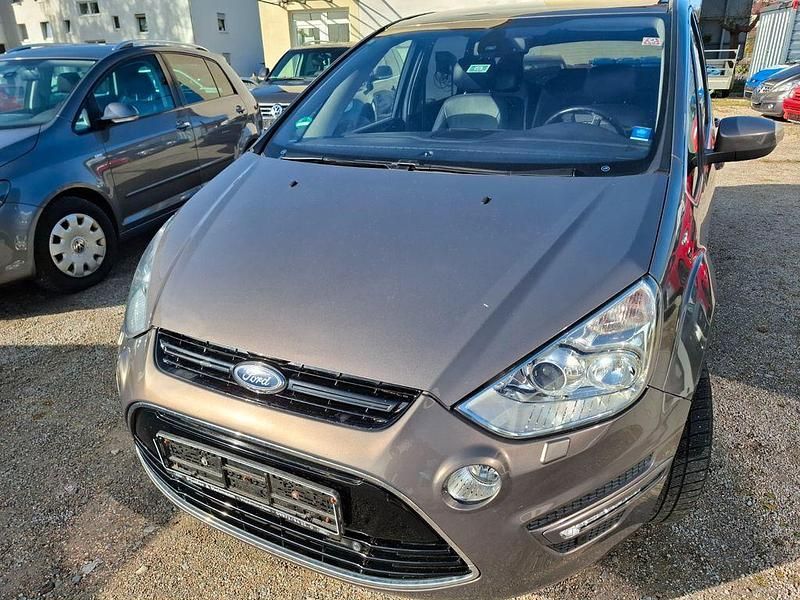 Gebraucht Ford S-MAX Titanium 163 PS (119 kW) 2012 Braun Van / Kleinbus