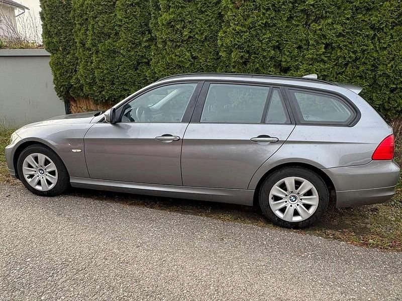 Grau Gebraucht 2011 BMW 318 Kombi | 6.900 € (Guter Preis) - Bild 1/4