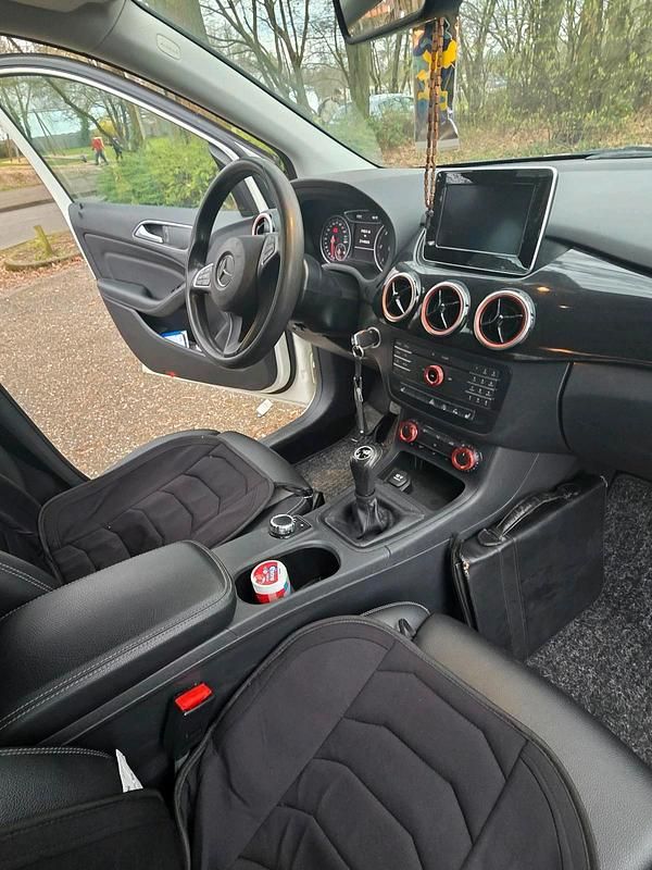 Gebraucht Mercedes 200 136 PS (100 kW) 2016 Weiß Limousine