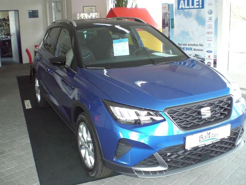Saphirblau (metallic) Gebraucht 2022 Seat Arona FR SUV | 22.500 € (Etwas zu teuer) - Bild 1/4
