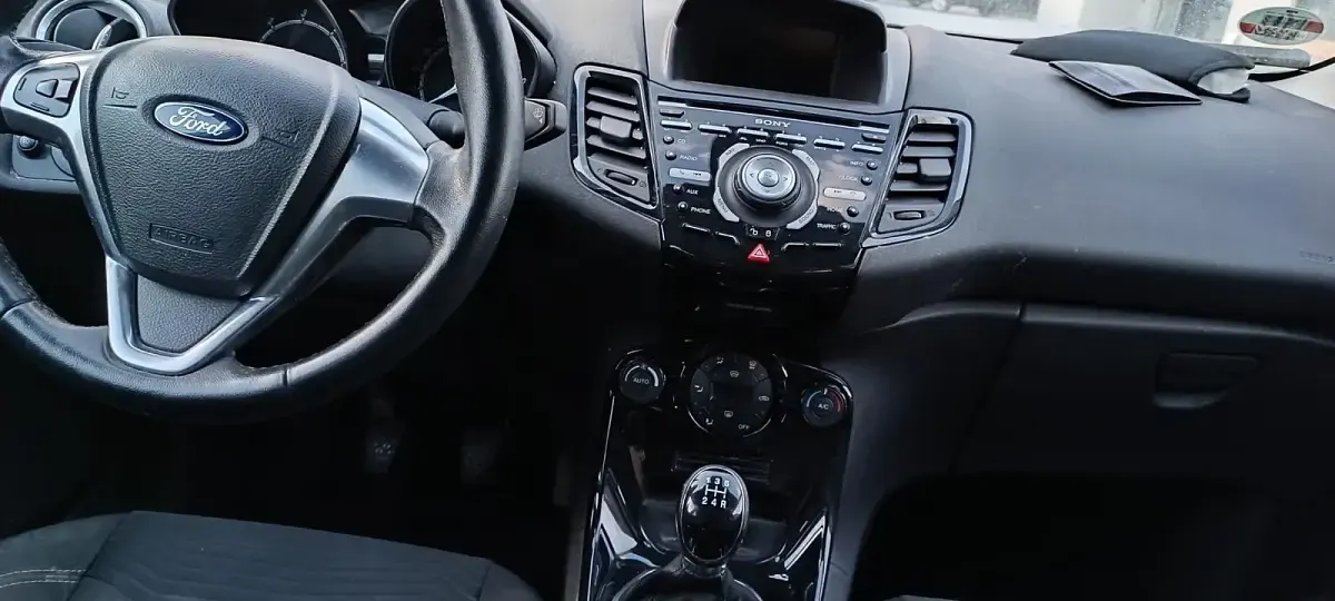 Gebraucht Ford Fiesta 95 PS (69 kW) 2014 Weiß Kleinwagen