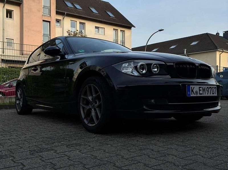 Gebraucht BMW 116 122 PS (89 kW) 2008 Schwarz Kleinwagen