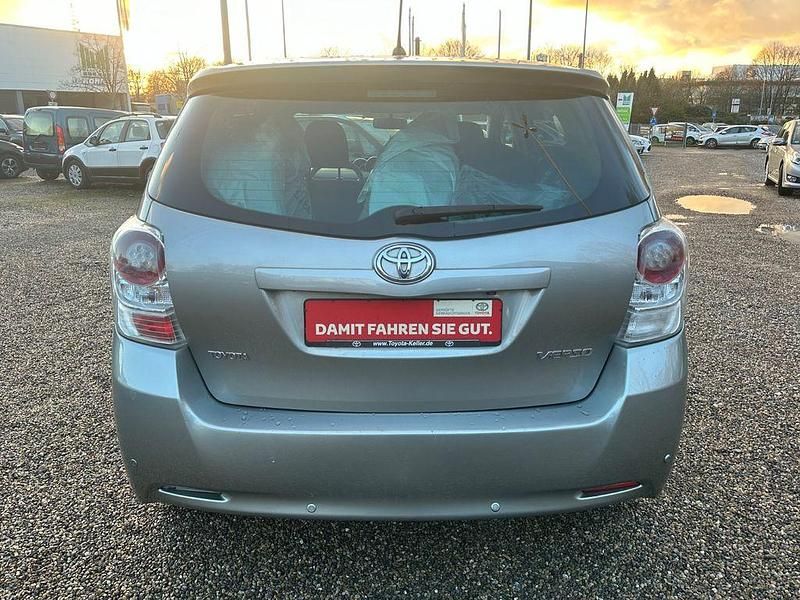 Gebraucht Toyota Verso Travel 150 PS (110 kW) 2012 Grau Van / Kleinbus