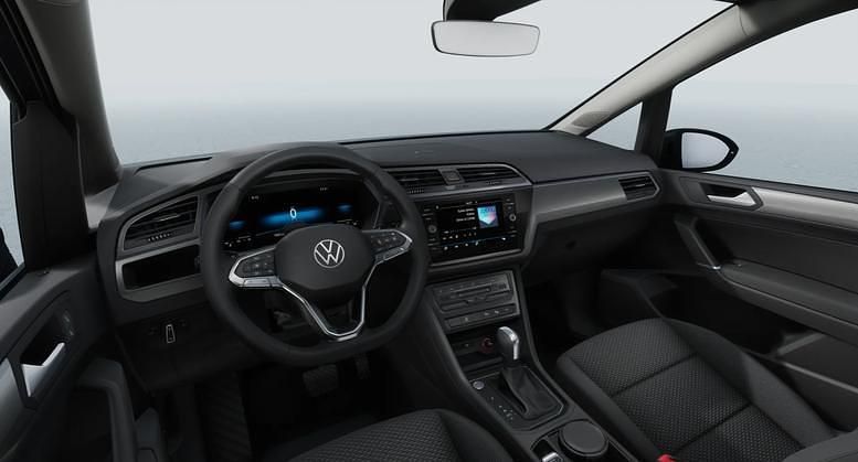 Neu VW Touran Life 150 PS (110 kW) 2026 Delfingrau metallic Van / Kleinbus