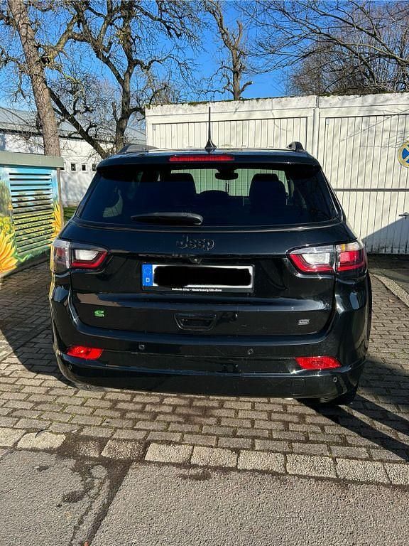 Second-hand Jeep Compass 131 CP (96 kW) 2023 Negru SUV