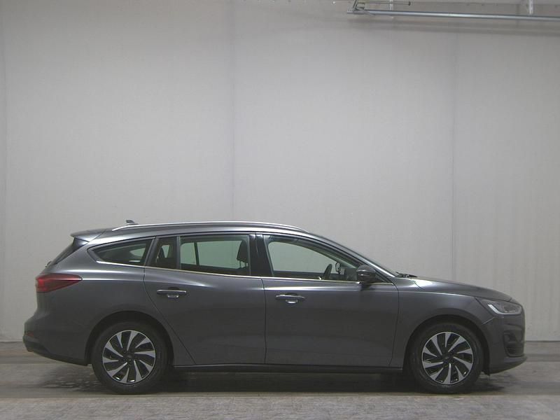 Gebraucht Ford Focus Titanium 120 PS (88 kW) 2023 Grau Kombi