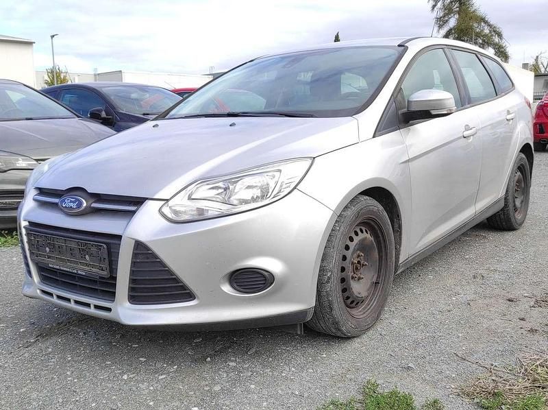 Gebraucht Ford Focus Trend 116 PS (85 kW) 2014 Polarsilber metallic Kombi