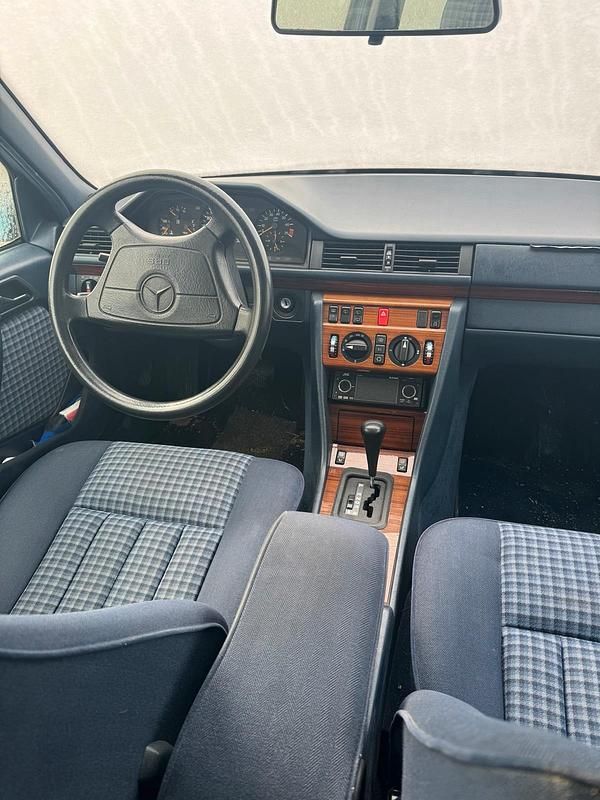 Gebraucht Mercedes E280 197 PS (144 kW) 1994 Kombi